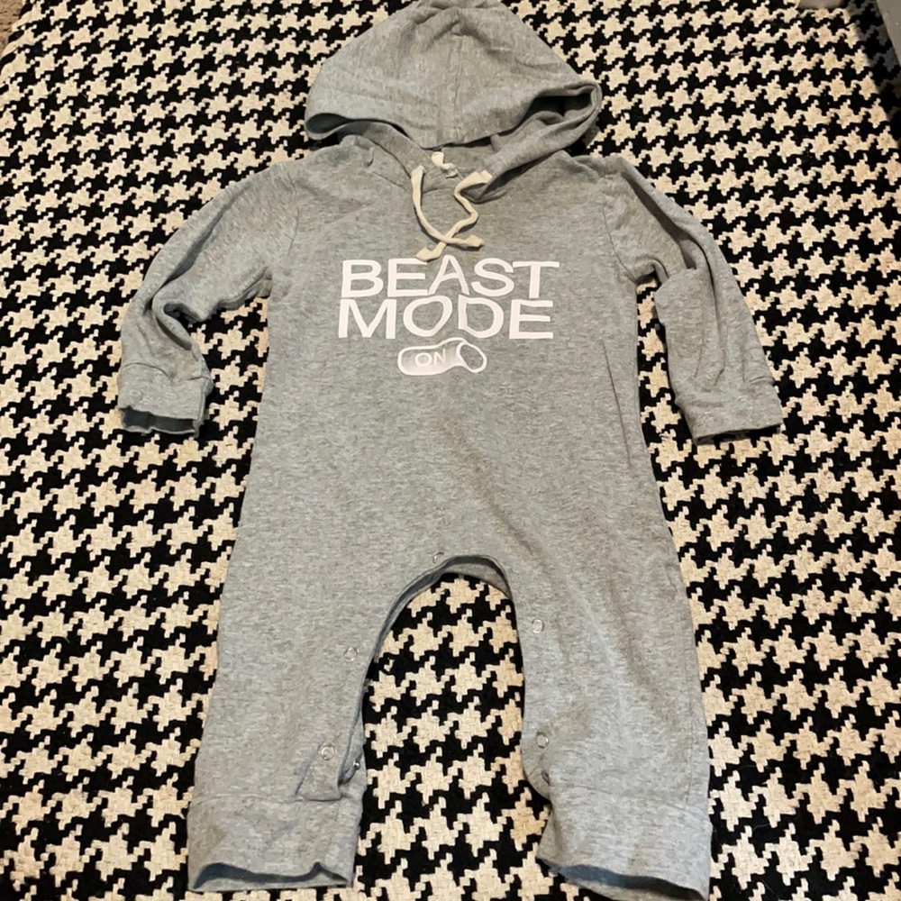 How stinkin’ cute 🥰🥰 Boys onesie
